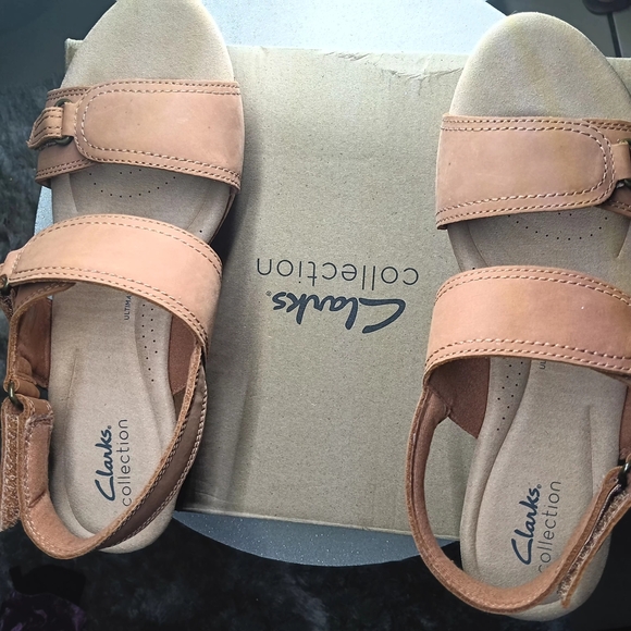 Clarks Women's Tan Sandals - Picture 6 of 7